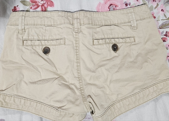 SO Tan Cargo Shorts with Flat Front Design - Picture 2 of 4